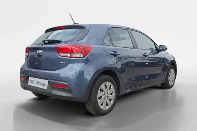 Kia Rio (2017) thumbnail 4