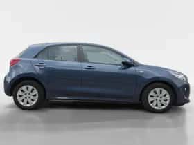 Kia Rio (2017) thumbnail 5