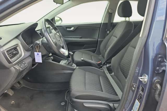 Kia Rio (2017) thumbnail 8