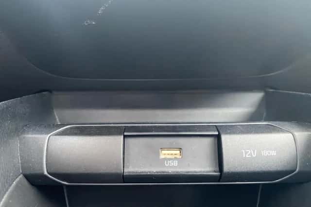 Kia Stonic (2023) thumbnail 23