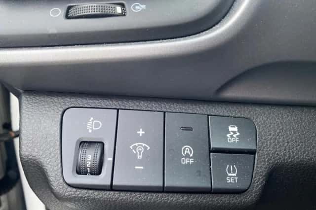 Kia Stonic (2023) thumbnail 24