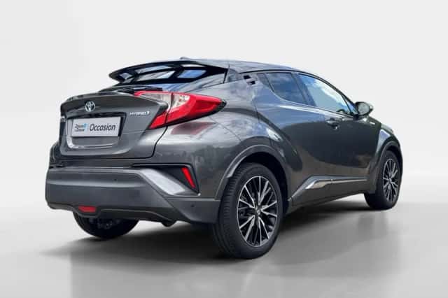 Toyota C-HR (2018) thumbnail 4