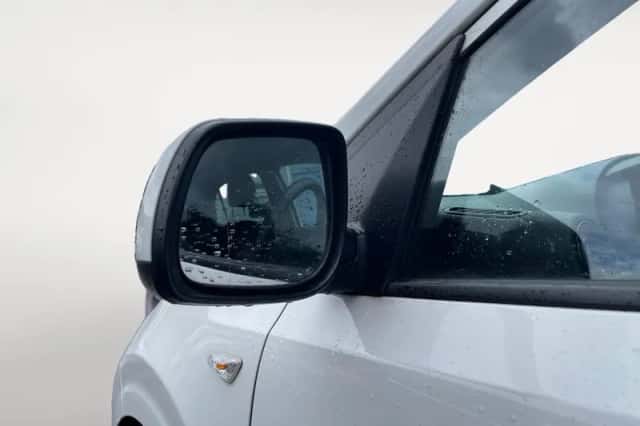 Kia Picanto (2023) thumbnail 21