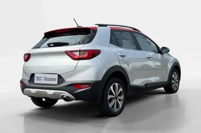 Kia Stonic (2023) thumbnail 4