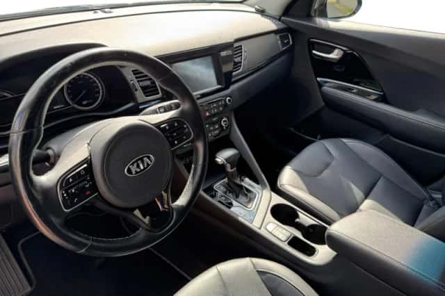 Kia Niro (2016) thumbnail 12
