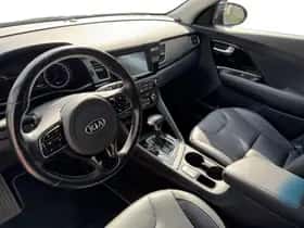 Kia Niro (2016) thumbnail 12