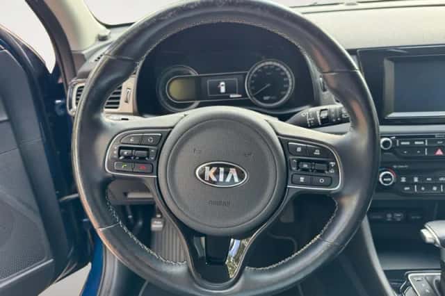 Kia Niro (2016) thumbnail 13