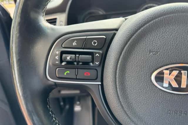 Kia Niro (2016) thumbnail 14