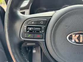 Kia Niro (2016) thumbnail 14