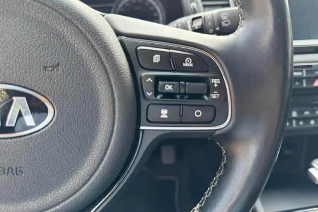 Kia Niro (2016) thumbnail 15