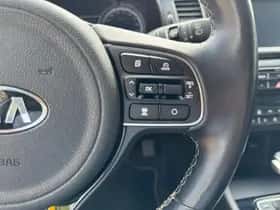 Kia Niro (2016) thumbnail 15