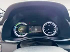 Kia Niro (2016) thumbnail 16