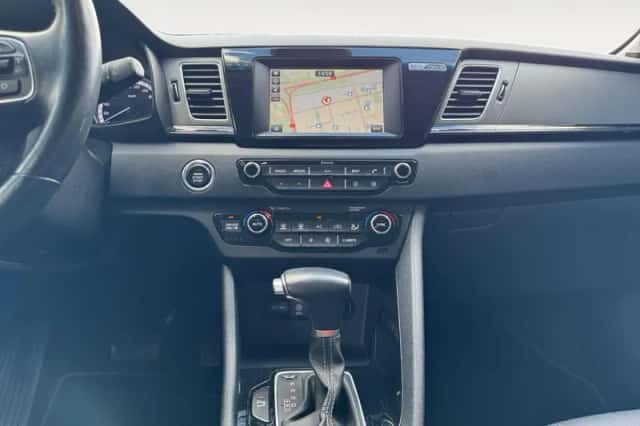 Kia Niro (2016) thumbnail 17