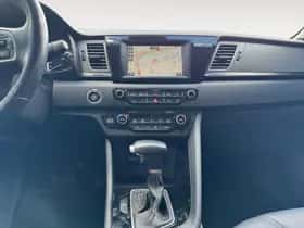 Kia Niro (2016) thumbnail 17