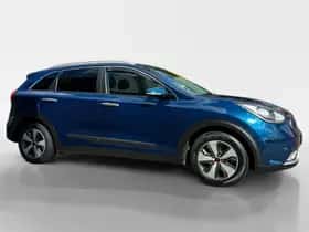 Kia Niro (2016) thumbnail 4