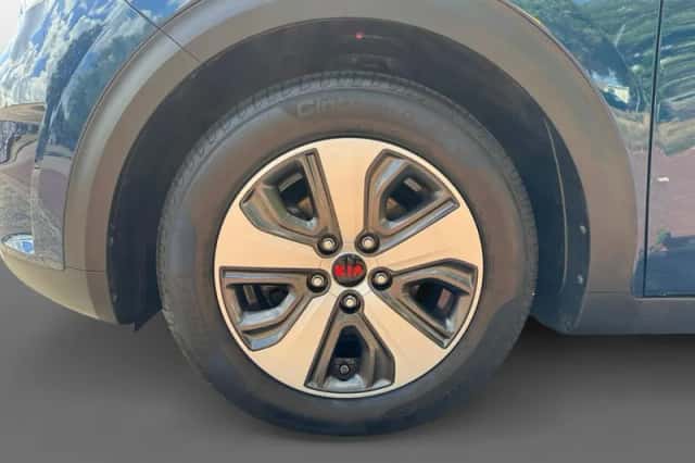 Kia Niro (2016) thumbnail 8