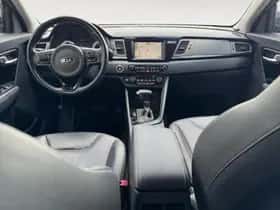 Kia Niro (2016) thumbnail 9