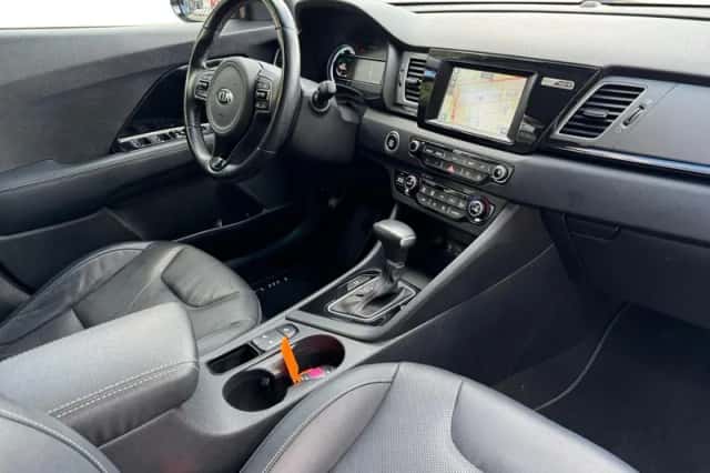 Kia Niro (2016) thumbnail 10