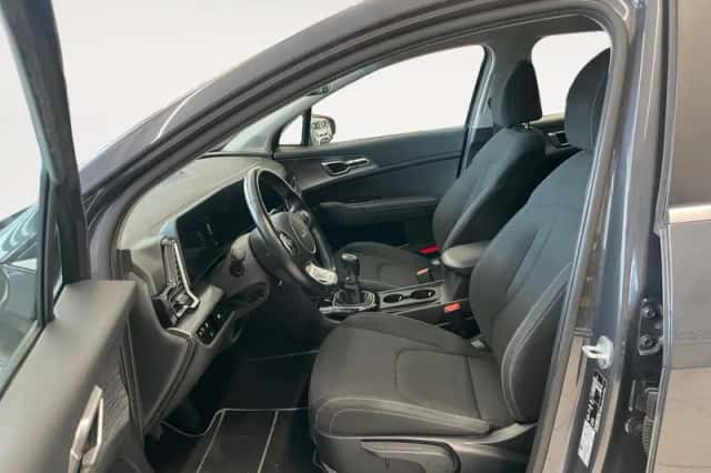 Kia Sportage (2023) thumbnail 9