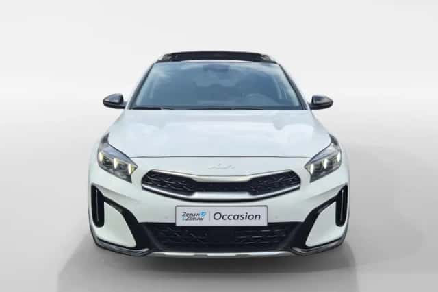 Kia XCeed (2024) thumbnail 3