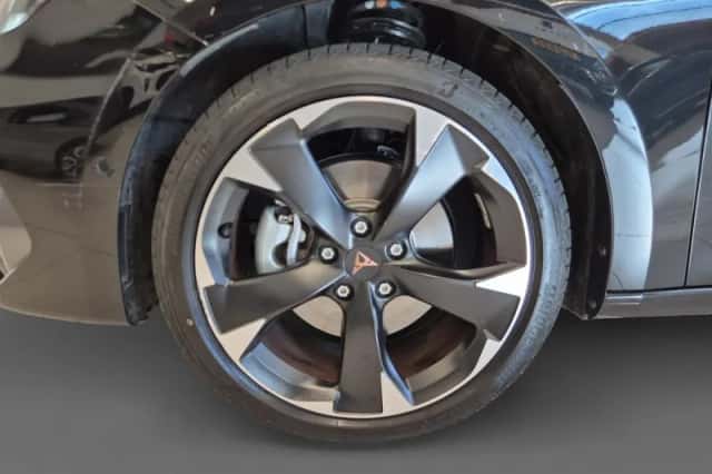 CUPRA Leon (2025) thumbnail 9