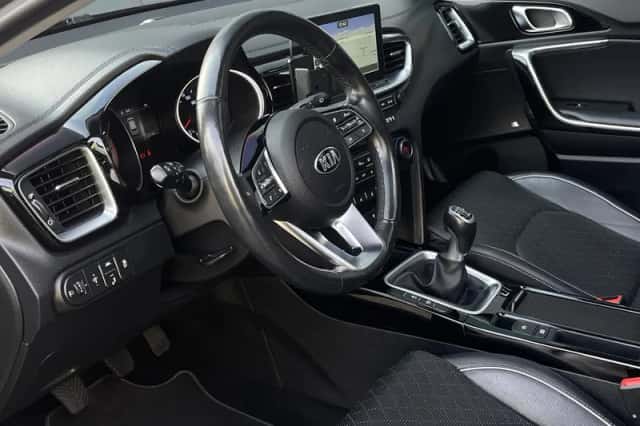 Kia Ceed (2018) thumbnail 9