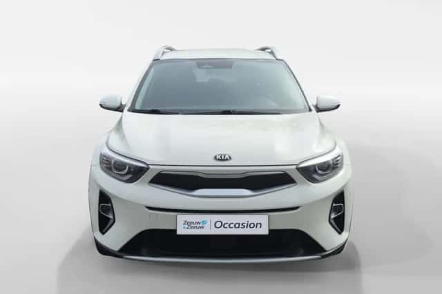 Kia Stonic (2021) thumbnail 3