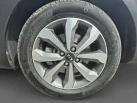 Kia Stonic (2021) thumbnail 9