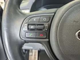 Kia Niro (2017) thumbnail 16