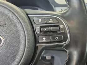 Kia Niro (2017) thumbnail 17