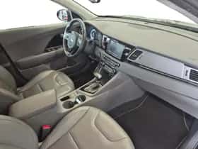 Kia Niro (2017) thumbnail 24