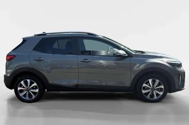Kia Stonic (2023) thumbnail 3