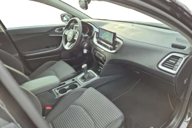 Kia Ceed Sportswagon (2024) thumbnail 21