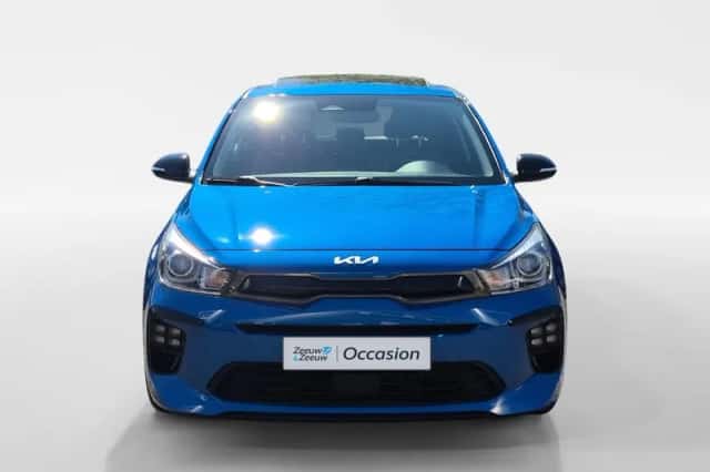 Kia Rio (2023) thumbnail 3