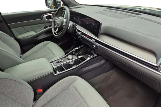 Kia Sorento (2024) thumbnail 23