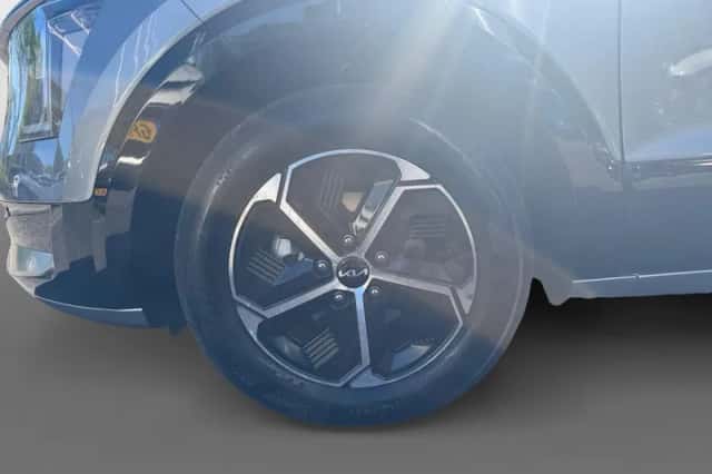 Kia Niro (2024) thumbnail 8