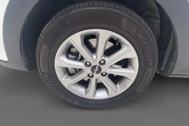 Kia Stonic (2024) thumbnail 8