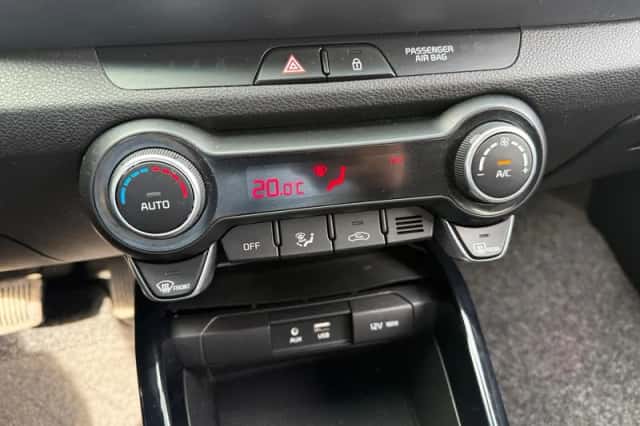 Kia Stonic (2019) thumbnail 11