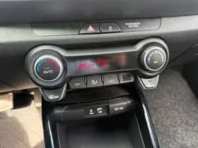 Kia Stonic (2019) thumbnail 11