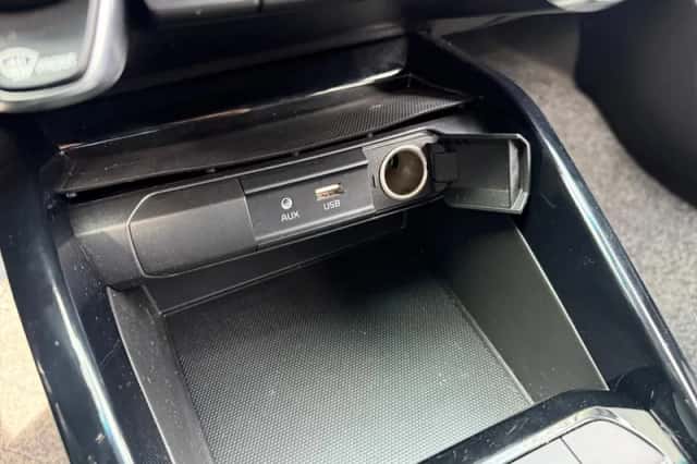 Kia Stonic (2019) thumbnail 12