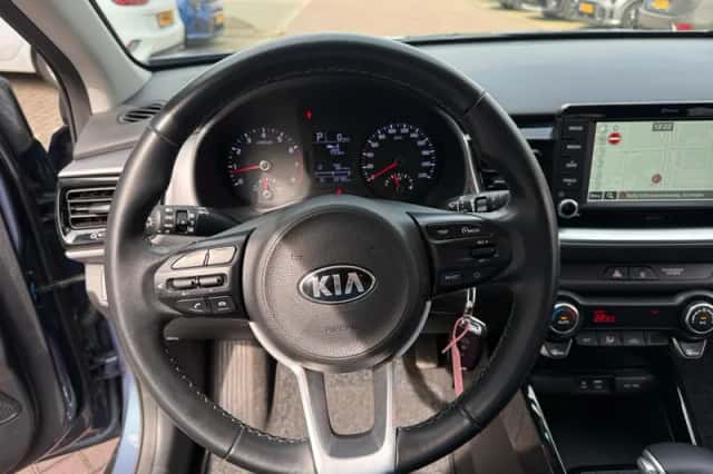Kia Stonic (2019) thumbnail 21