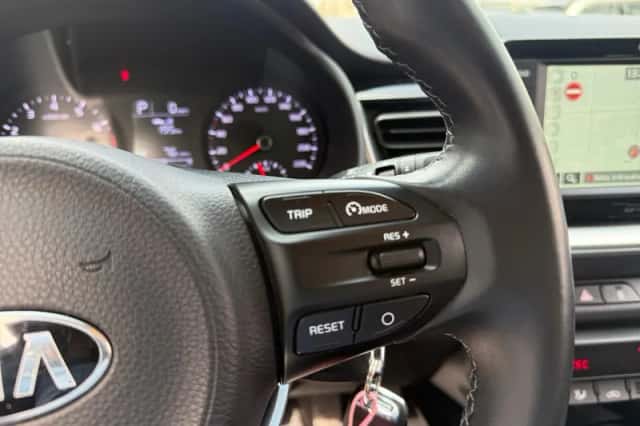 Kia Stonic (2019) thumbnail 22
