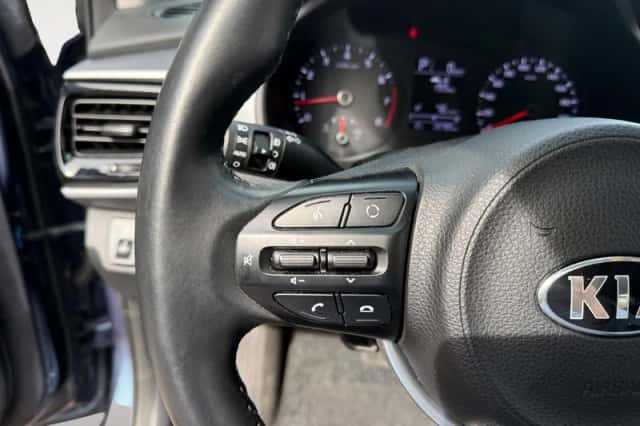 Kia Stonic (2019) thumbnail 23