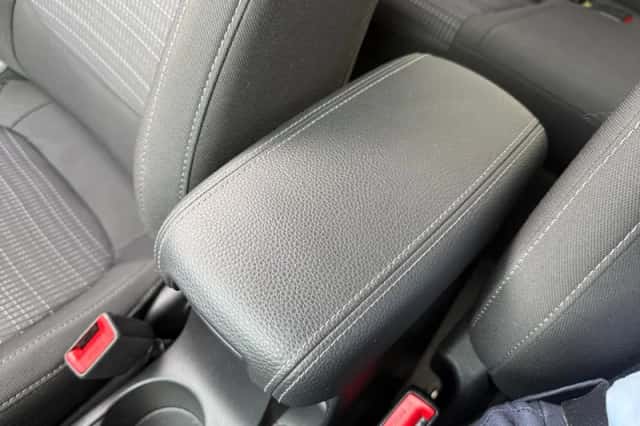 Kia Stonic (2019) thumbnail 26