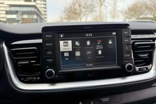 Kia Stonic (2019) thumbnail 32