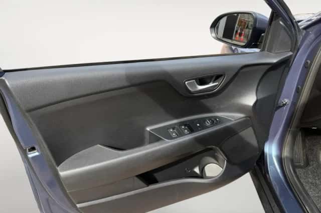 Kia Stonic (2019) thumbnail 10