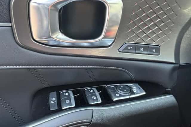 Kia Sorento (2024) thumbnail 25