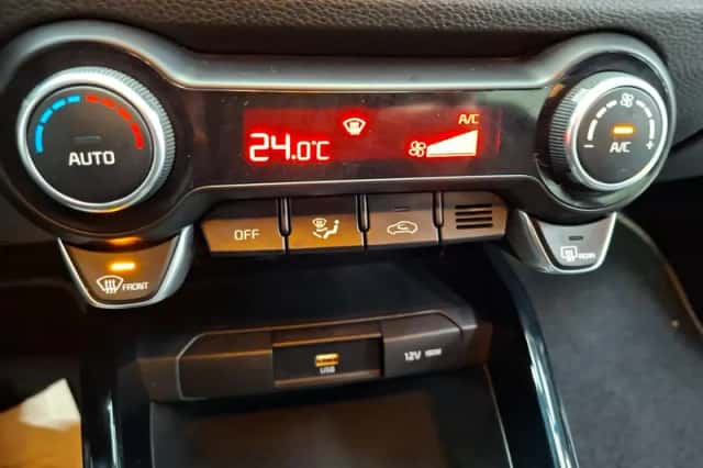 Kia Stonic (2023) thumbnail 8