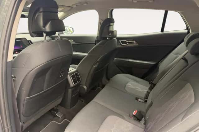 Kia Sportage (2022) thumbnail 17