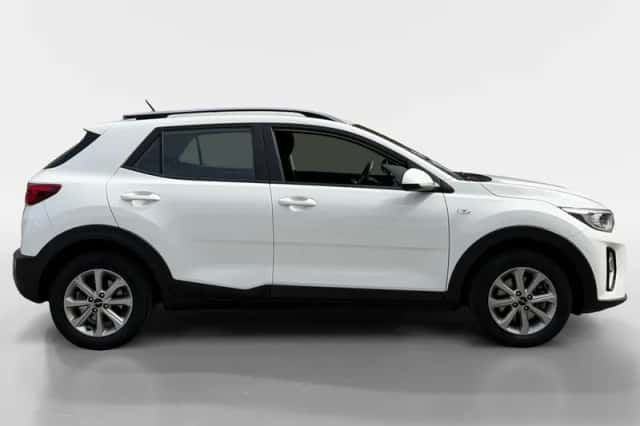 Kia Stonic (2022) thumbnail 3